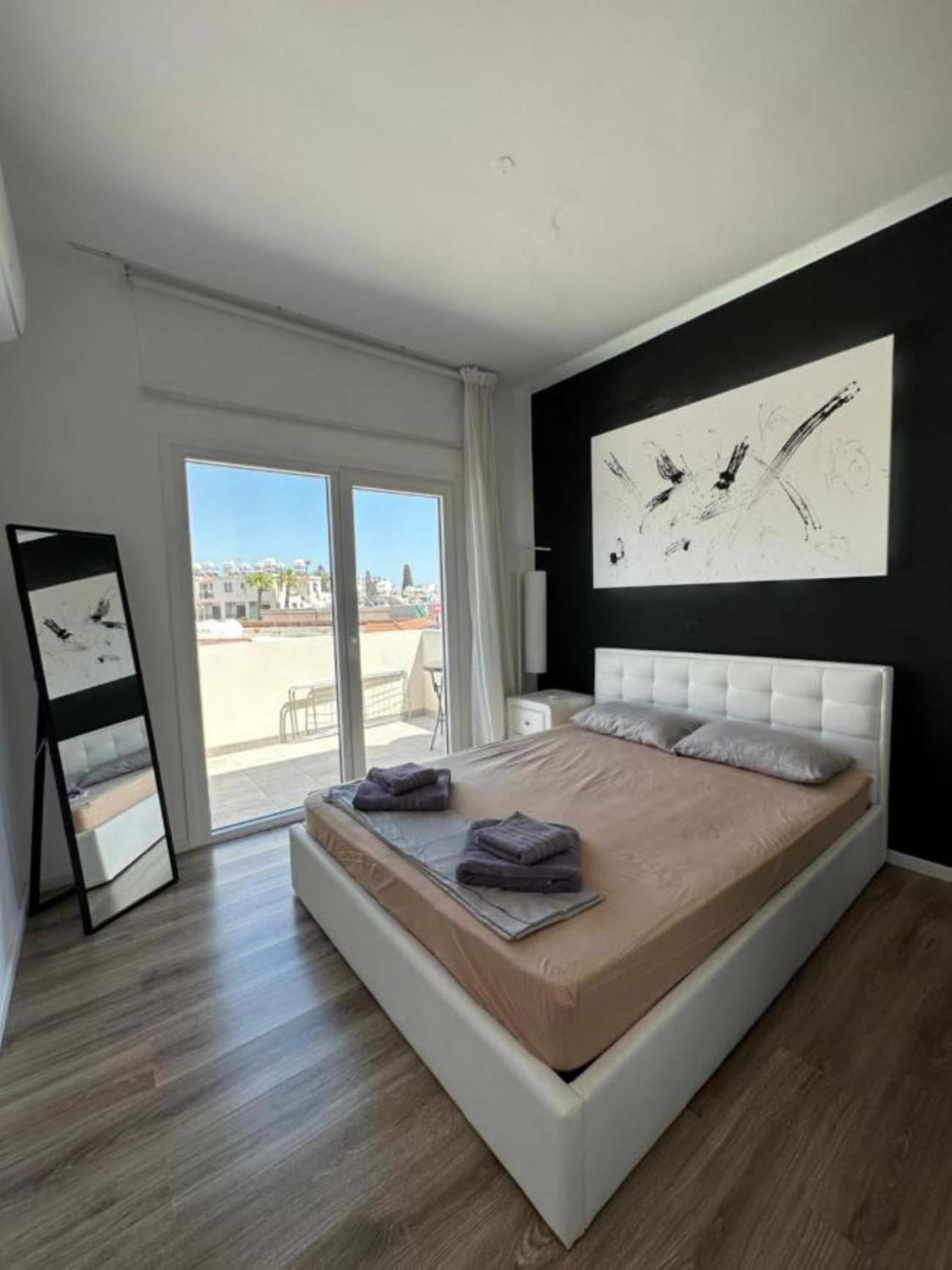 H&O Boulevard Breeze Apartment! Paphos Exterior photo