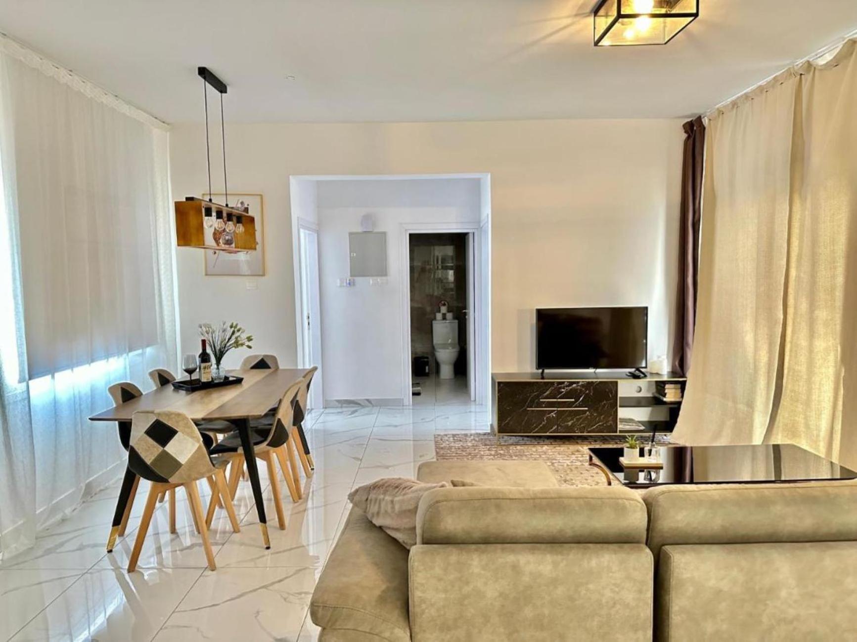 H&O Boulevard Breeze Apartment! Paphos Exterior photo
